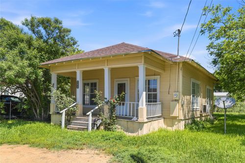 102 E Fitzgerald St, Bangs, TX, 76823-3115 | Card Image