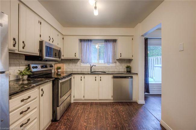 7 - 206 Green Valley Dr, Townhouse with 3 bedrooms, 2 bathrooms and 1 parking in Kitchener ON | Image 17