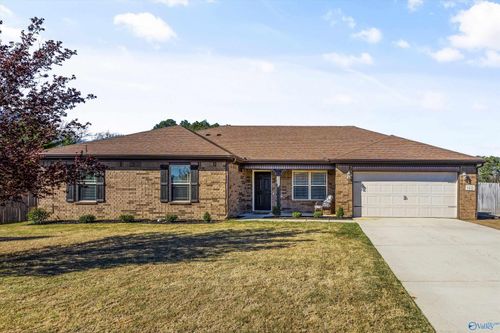 140 Chestnut Cv, Owens Cross Roads, AL, 35763-8548 | Card Image