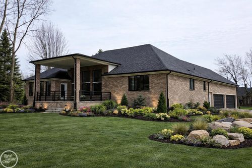 880 Hemlock Dr, Oxford, MI, 48370-2717 | Card Image