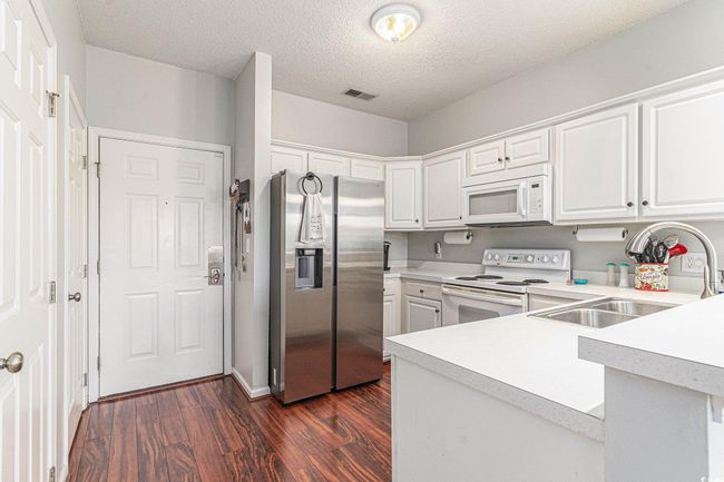 UNIT-202 - 2000 Cross Gate Blvd, Condo with 2 bedrooms, 2 bathrooms and null parking in Surfside Beach SC | Image 6