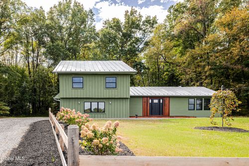 84 Rockefeller Ln, Red Hook, NY, 12571-2134 | Card Image