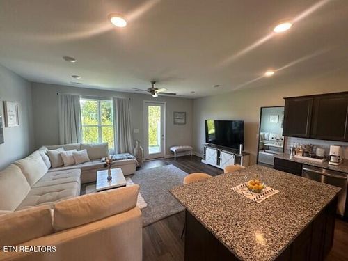 382 Judson Way, Lenoir City, TN, 37771-8009 | Card Image