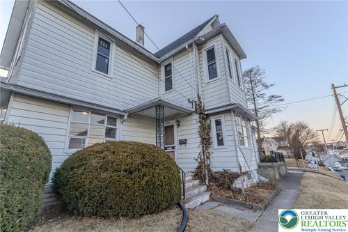805 Pennsylvania Ave, Bangor, PA, 18013-1632 | Card Image