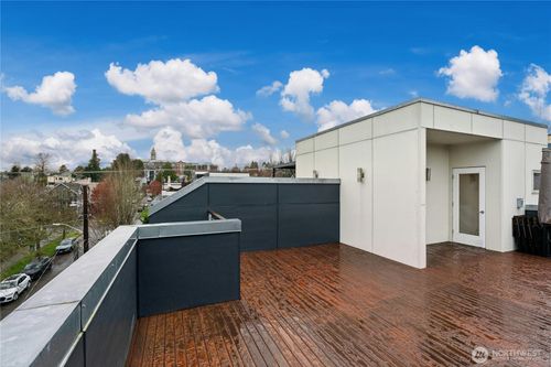 2114 E James St, Seattle, WA, 98122-5926 | Card Image