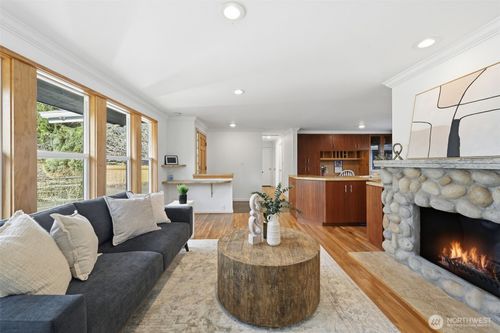 22407 87th Ave W, Edmonds, WA, 98026-8224 | Card Image