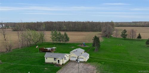 10826 Maple Ridge Rd, Medina, NY, 14103-9572 | Card Image