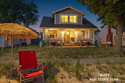 1602 Beach St, Muskegon, MI, 49441-1069 | Card Image