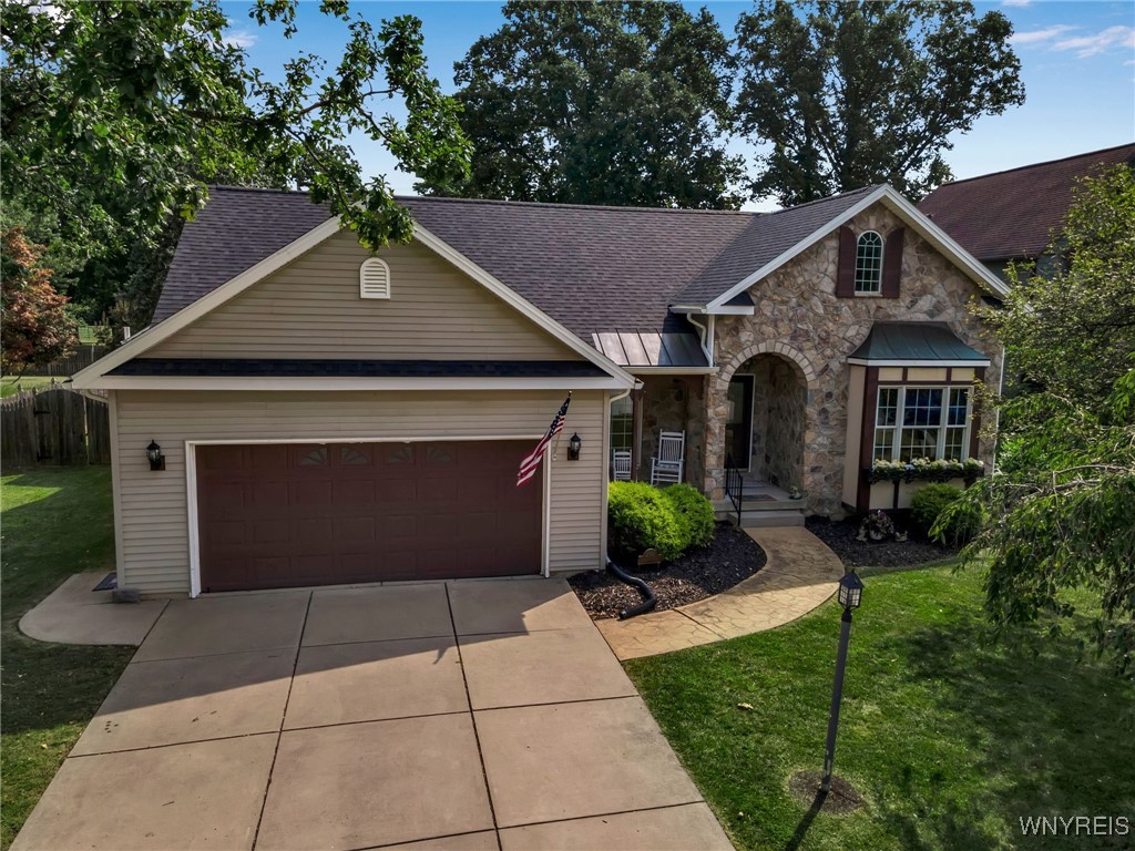 Oakridge Ln, Lewiston, NY 14092