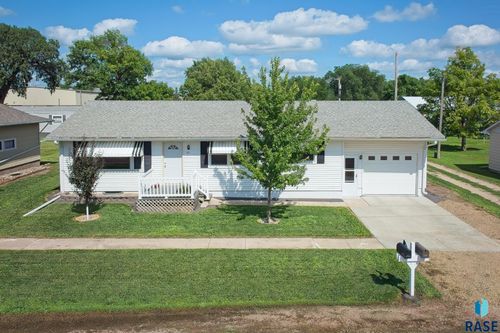 811 3rd St, Scotland, SD, 57059-2155 | Card Image