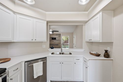 2606 Worth Forest Court, Arlington, TX, 76016 | Card Image