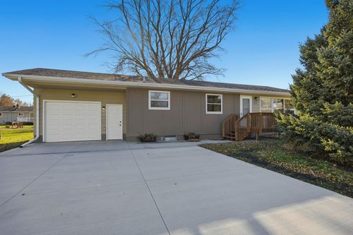 327 Mickey Mouse Ave, Horace, ND, 58047-4318 | Card Image