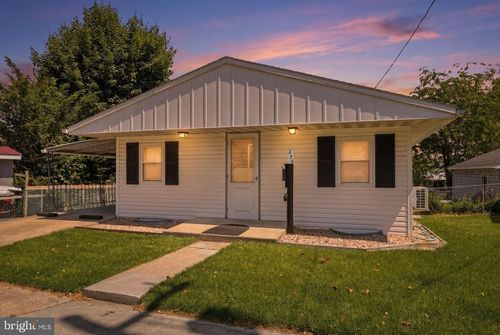 329 E Garfield St, CHAMBERSBURG, PA, 17201-3620 | Card Image