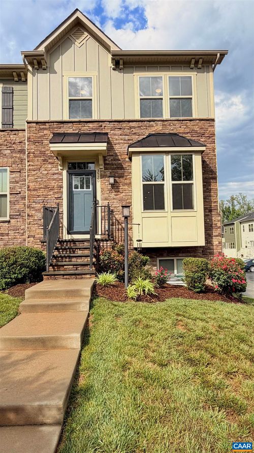 3520 Steamer Dr, KESWICK, VA, 22947-2803 | Card Image