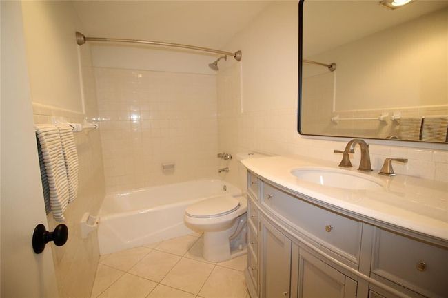 APT-3 - 450 Sw 9 Th St, Home with 2 bedrooms, 2 bathrooms and null parking in Boca Raton FL | Image 13