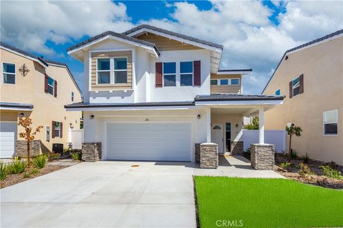 755 Lewis St, Pomona, CA, 91768-2910 | Card Image