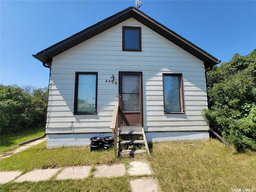 4906 Leader St, Macklin, SK, S0L2C0 | Card Image