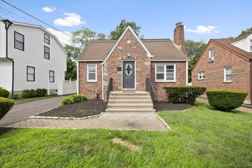 30 Cedar Crest Pl, Norwalk, CT, 06854-1402 | Card Image