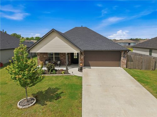 1807 E Endura Park Dr, Siloam Springs, AR, 72761-7165 | Card Image