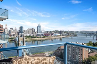 1706 - 1 Roebling Way, Condo with 2 bedrooms, 2 bathrooms and 2 parking in Covington KY | Image 2