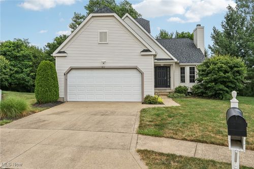 957 Devonwood Dr, Wadsworth, OH, 44281-8859 | Card Image
