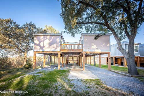 2231 E Simmons Bayou Drive, Ocean Springs, MS, 39564 | Card Image