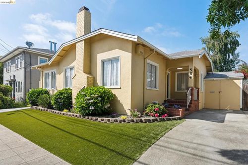 584 Martin St, Oakland, CA, 94609 | Card Image