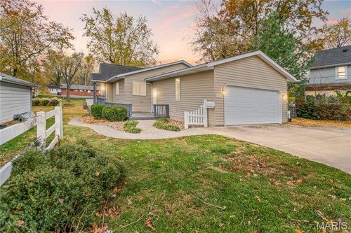 531 W Corbin St, Bethalto, IL, 62010-1103 | Card Image