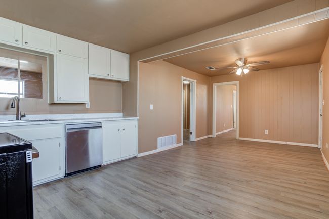 208 Avenue X, House other with 3 bedrooms, 2 bathrooms and null parking in Levelland TX | Image 17