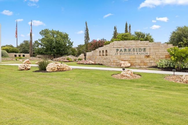 Community sign featuring a lawn | Image 40