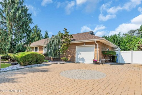77 Michael Rd, Spotswood, NJ, 08884-1371 | Card Image