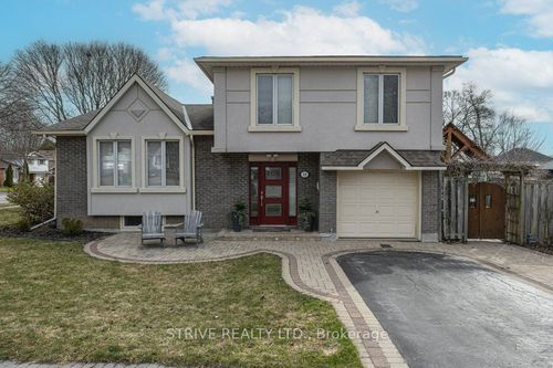 11 Lorraine Crt, Bowmanville, ON, L1C3L5 | Card Image