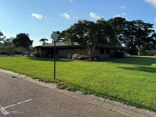 1040 D A Biglane Dr, Brookhaven, MS, 39601-2331 | Card Image