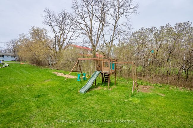 179 Church St, House other with 3 bedrooms, 2 bathrooms and 4 parking in Smiths Falls ON | Image 32