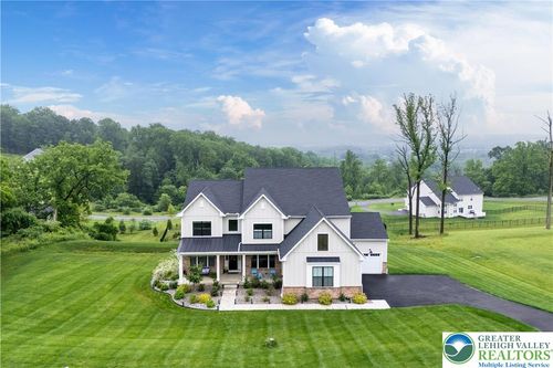 5635 Saucon Ridge Rd, COOPERSBURG, PA, 18036-8707 | Card Image