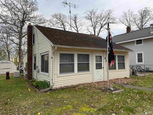 62 Oak Ct, Brooklyn, MI, 49230-8968 | Card Image
