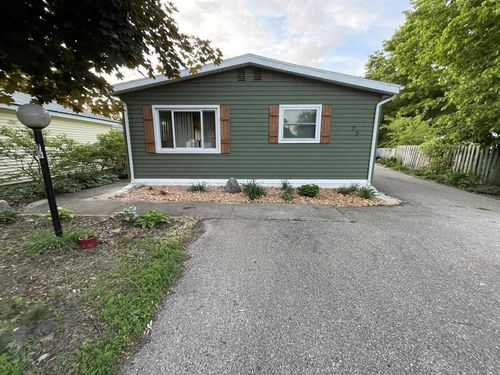 75-75 Falling Creek Cir, Janesville, WI, 53548-9106 | Card Image