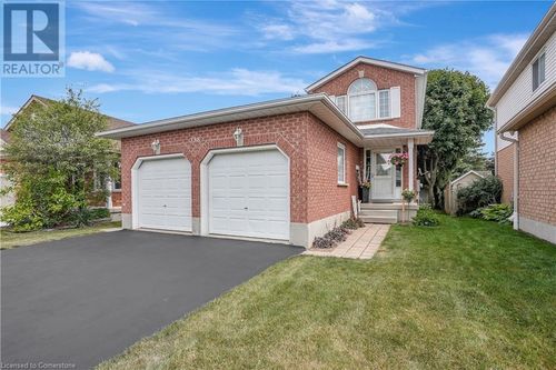 338 Carriage House Crt, Waterloo, ON, N2K3W8 | Card Image