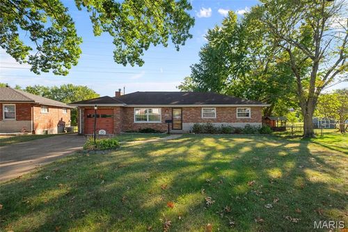 8628 Hillery Dr, Affton, MO, 63123-6615 | Card Image