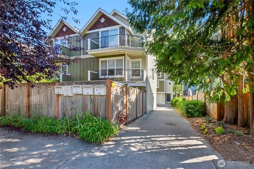 b-1420 25th Ave, Seattle, WA, 98122 | Card Image