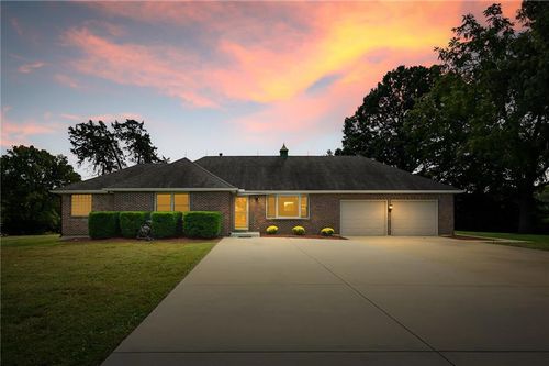 3385 W 183rd St, Stilwell, KS, 66085-8869 | Card Image