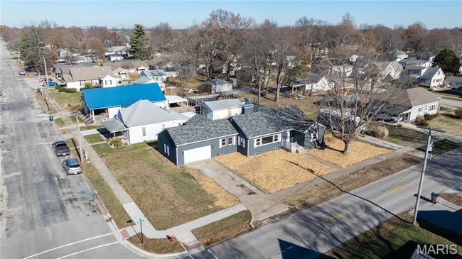305 E Hauser St, House other with 4 bedrooms, 3 bathrooms and 2 parking in Litchfield IL | Image 44