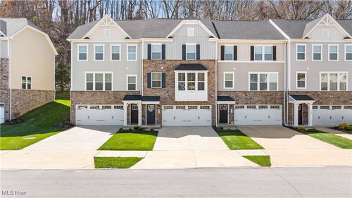 820 Buckeye Dr, Akron, OH, 44303-2217 | Card Image