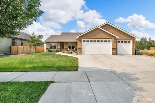 3440 W Blue Heron Ln, Moses Lake, WA, 98837-8324 | Card Image