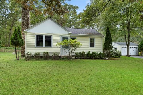 86 Oak St, Ashaway, RI, 02804-2209 | Card Image