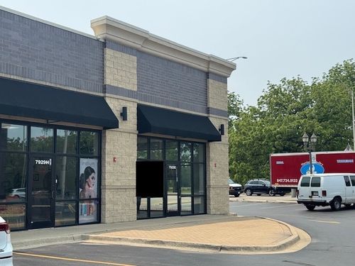 i-7929 W Cermak Rd, Riverside, IL, 60546-1374 | Card Image