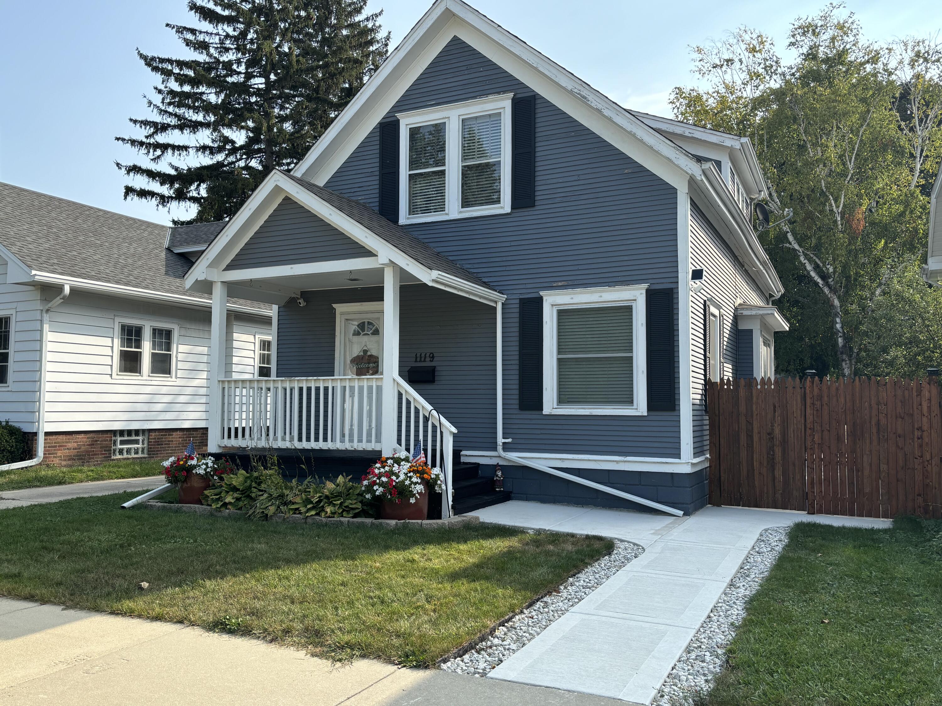 Cleveland Ave, Racine, WI 53405