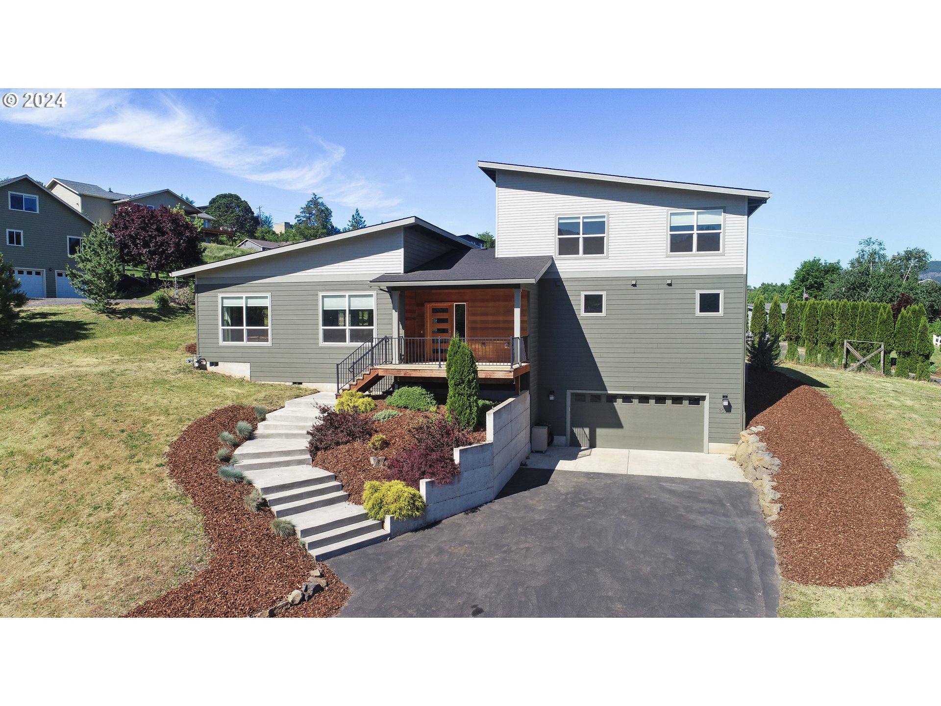 Schoolview Pl, White Salmon, WA 98672