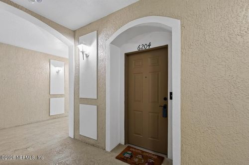 6204-7801 Point Meadows Dr, Jacksonville, FL, 32256-9133 | Card Image