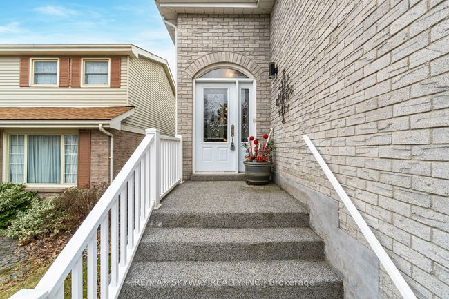 13 Mcgillivary Cres, House other with 4 bedrooms, 3 bathrooms and 4 parking in Brampton ON | Image 5